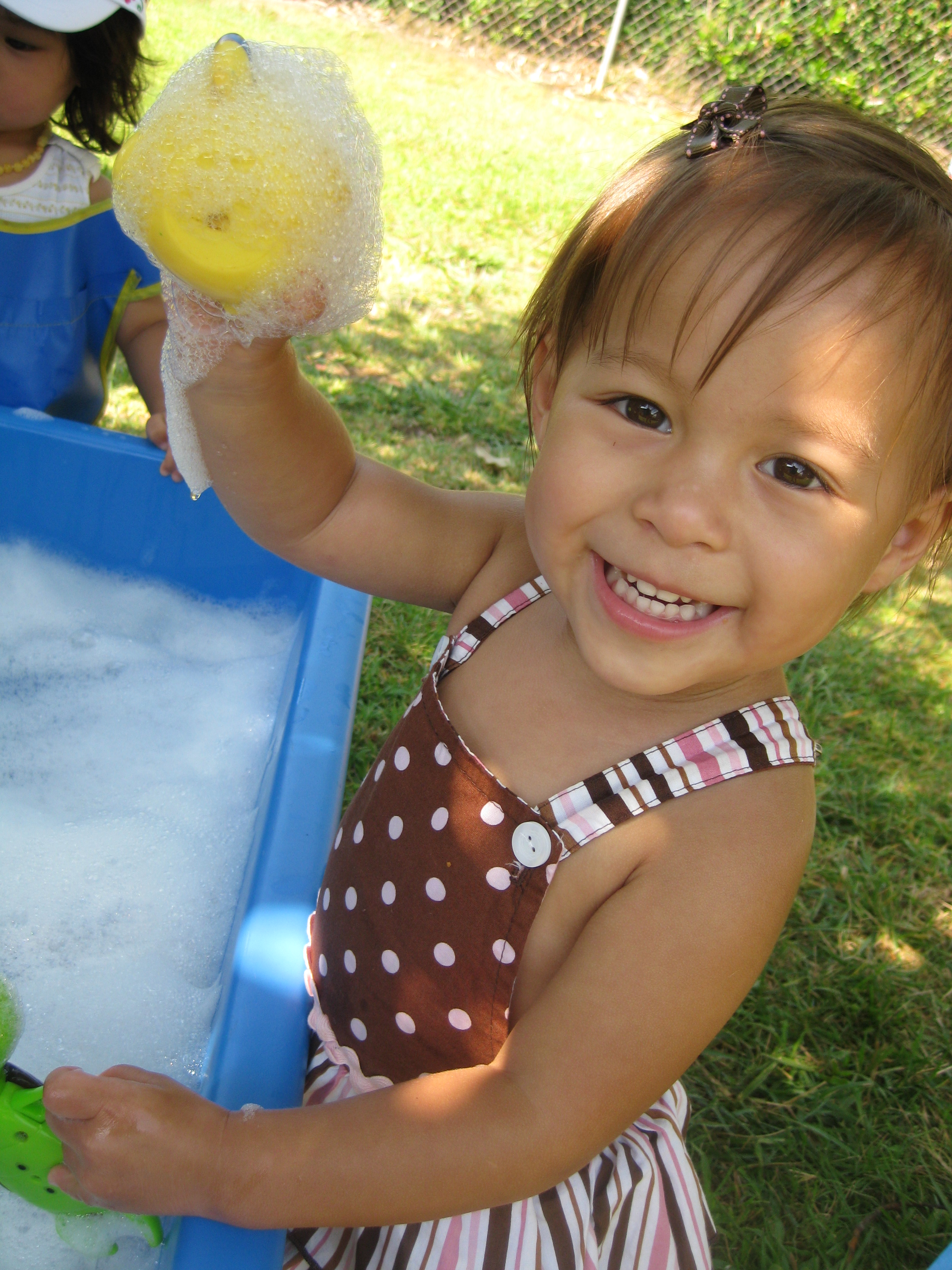 Playing at the <b>bubble table</b> - IMG_0391